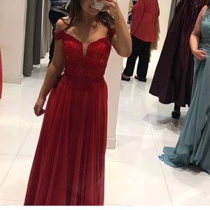 Red off the shoulder Chiffon prom dress size 0